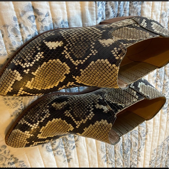 MADEWELL Booties. Snake skin. In outstanding condition . - Picture 4 of 7